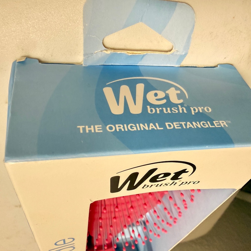 Wet Brush Pro Hair Detangler in pink - Picture 9 of 10